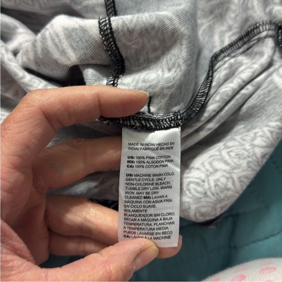 3/$14 Chico’s Pima Cotton Pineapple Tunic w/ Pockets Size: 1 US M - Picture 7 of 8